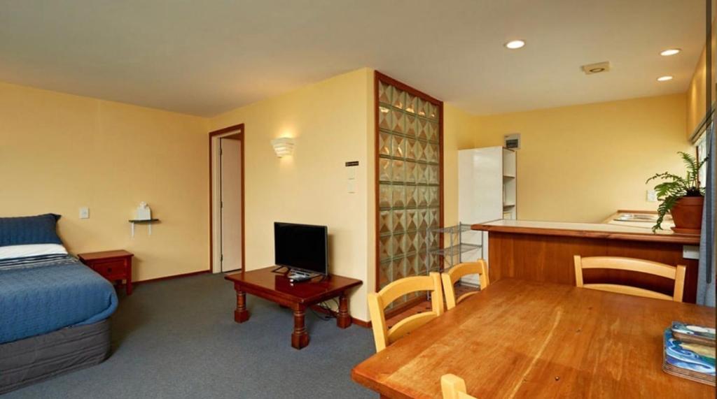 Esplanade Oasis with a Hot Tub - Unit 1の客室