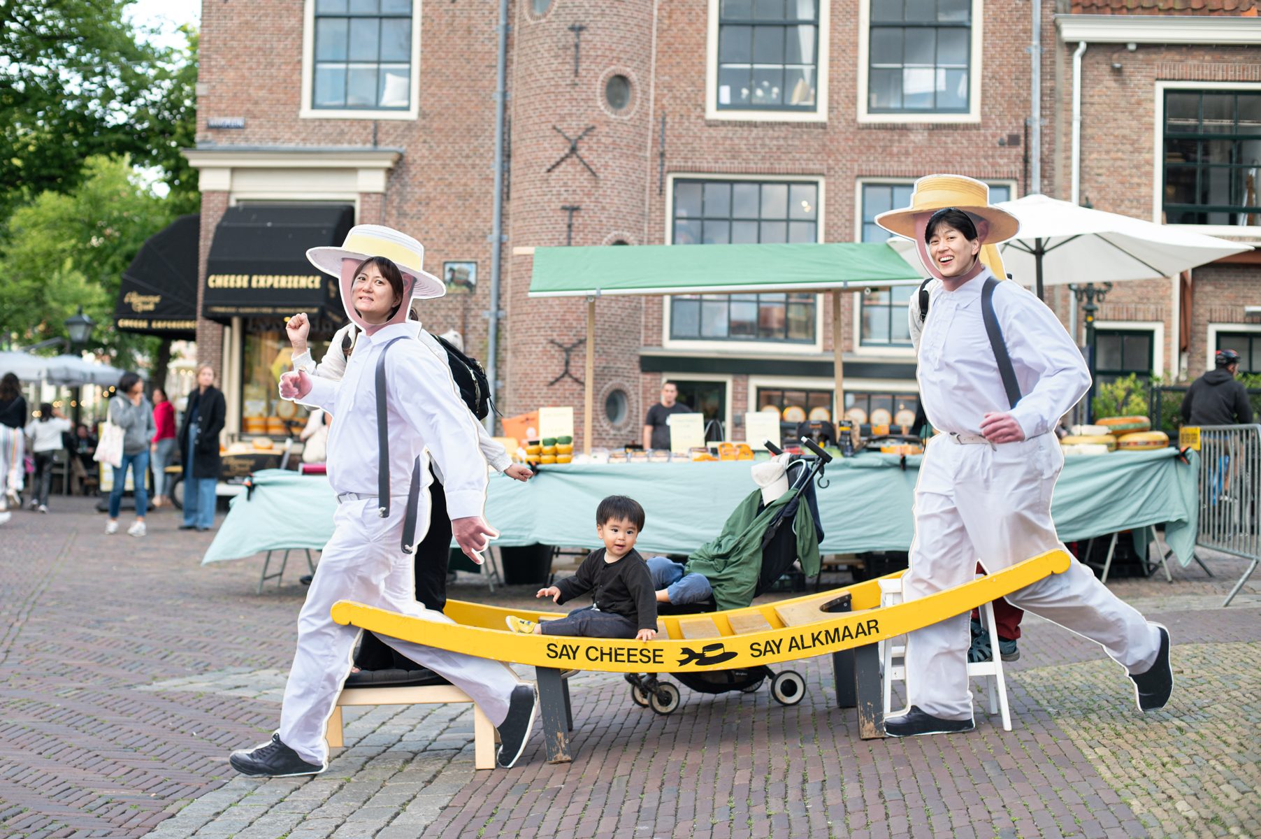20:37／「SAY CHEESE, SAY ALKMAAR」の顔出し看板で