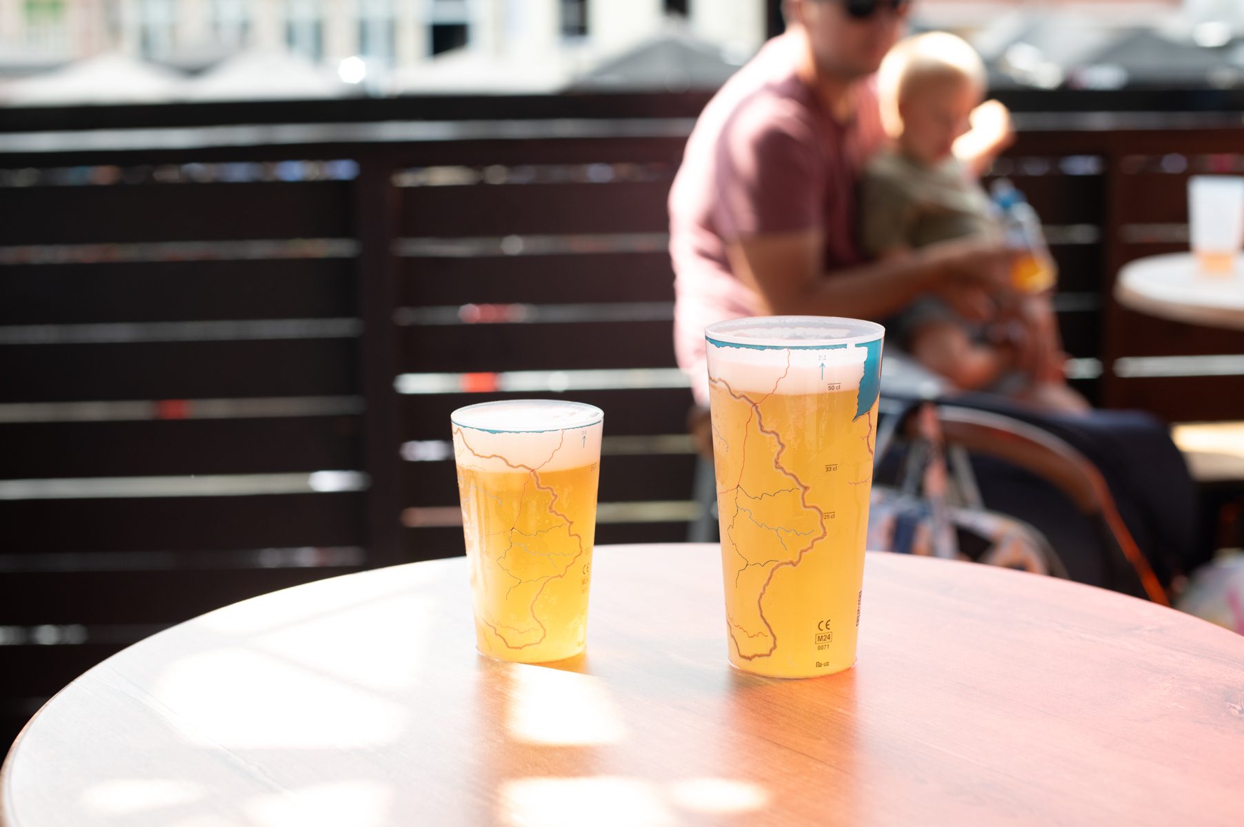 ゲント祭デザインのカップで、ベルギービール